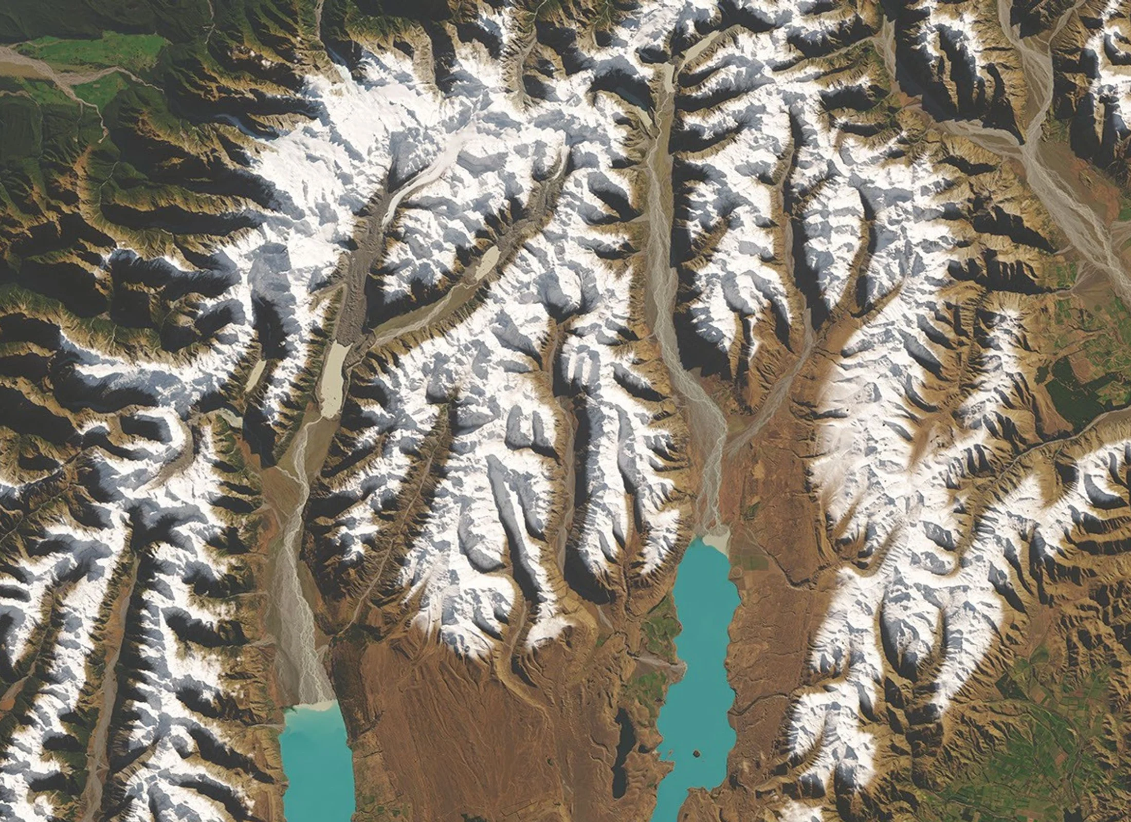 新西兰南岛高山与湖泊的 Landsat 影像